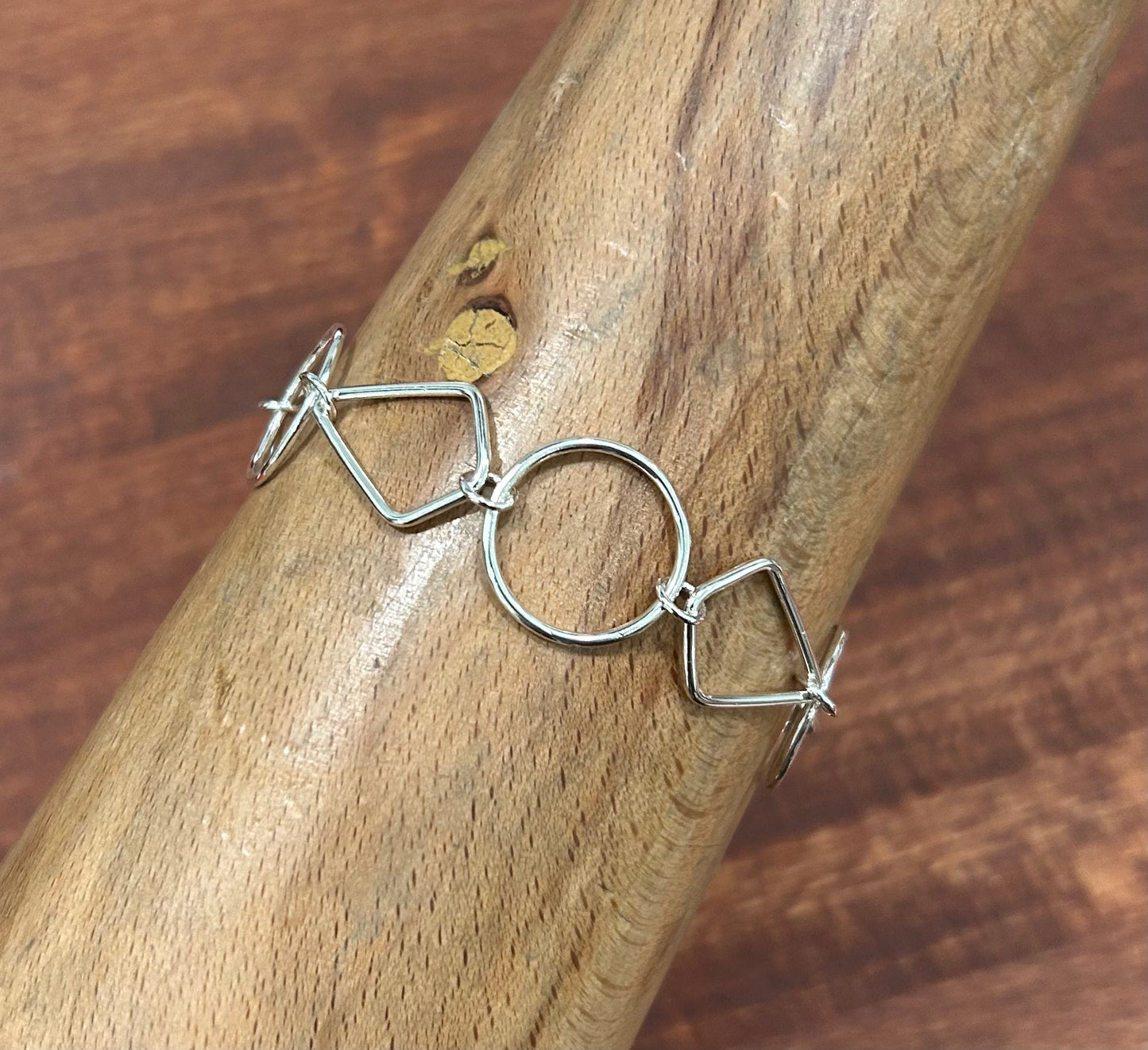 Acrobat Hand Chain