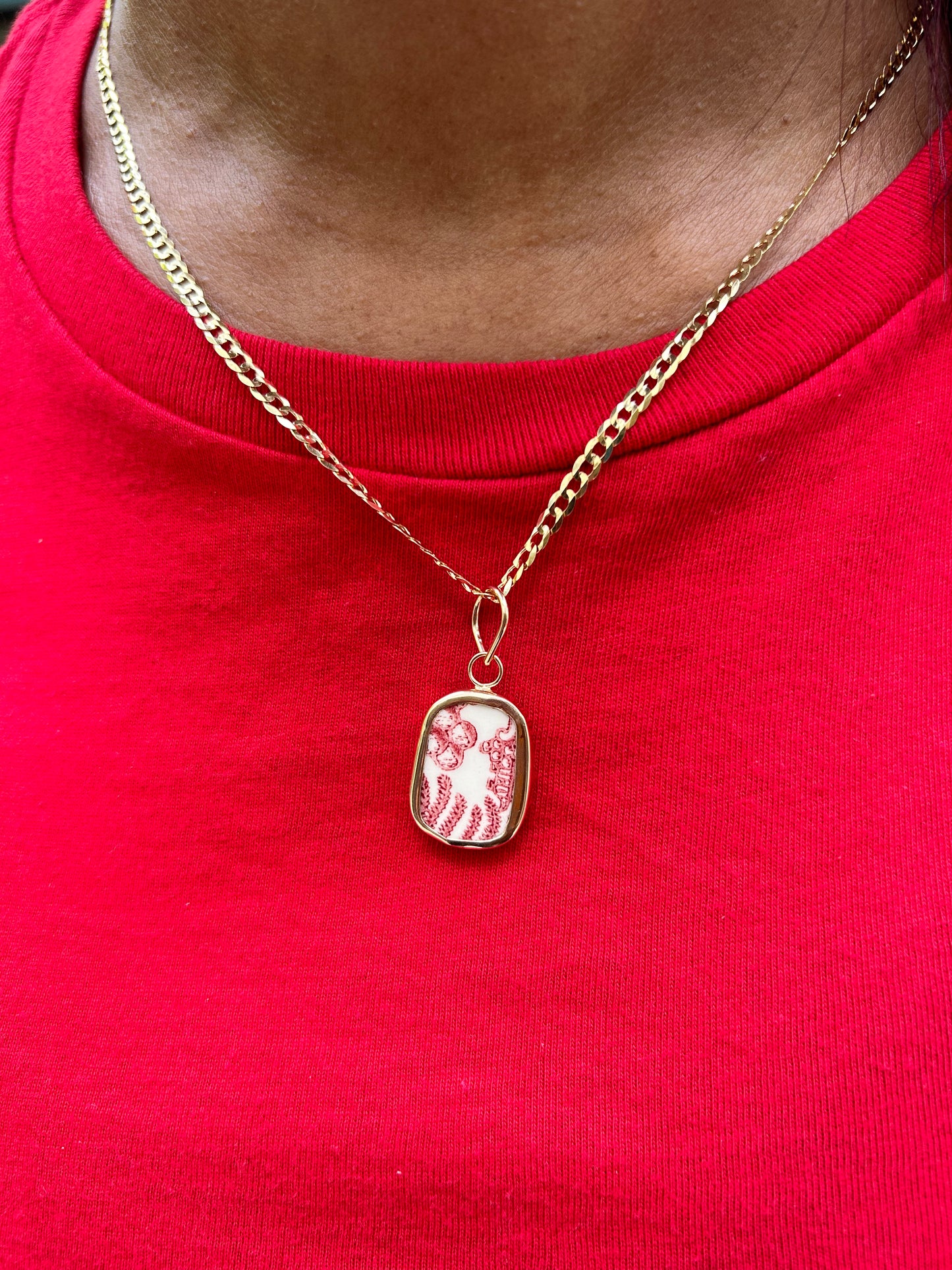 Red Redemption Gold Chaney Pendant