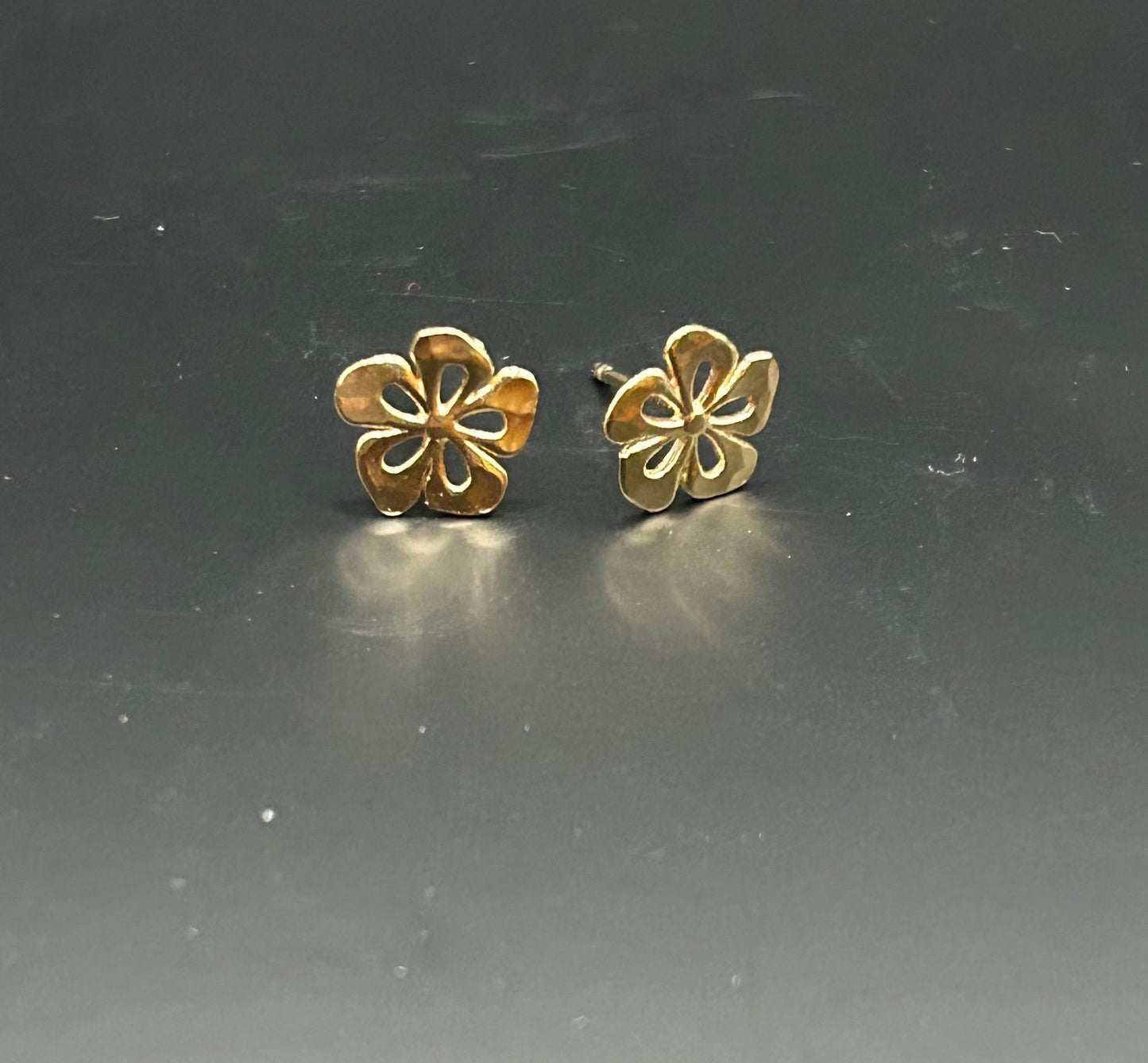 Gold Tiny Kool Flower Studs