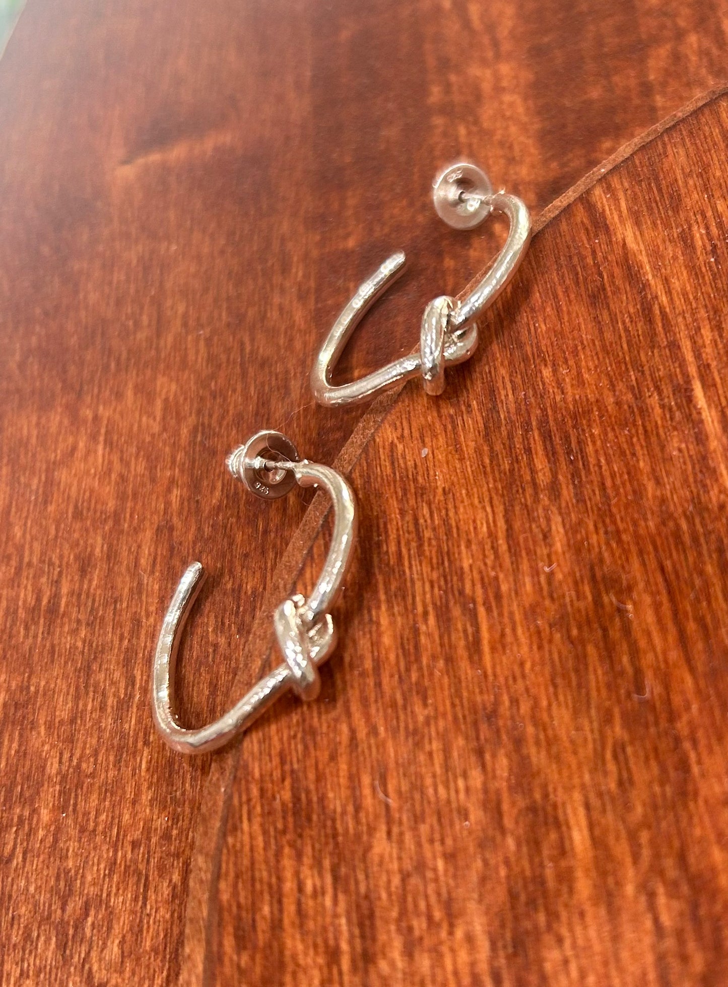 Knot Hoops