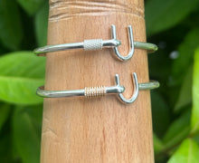 Load image into Gallery viewer, 3mm Crucian Hook Bracelet
