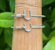 Load image into Gallery viewer, 3mm Crucian Hook Bracelet
