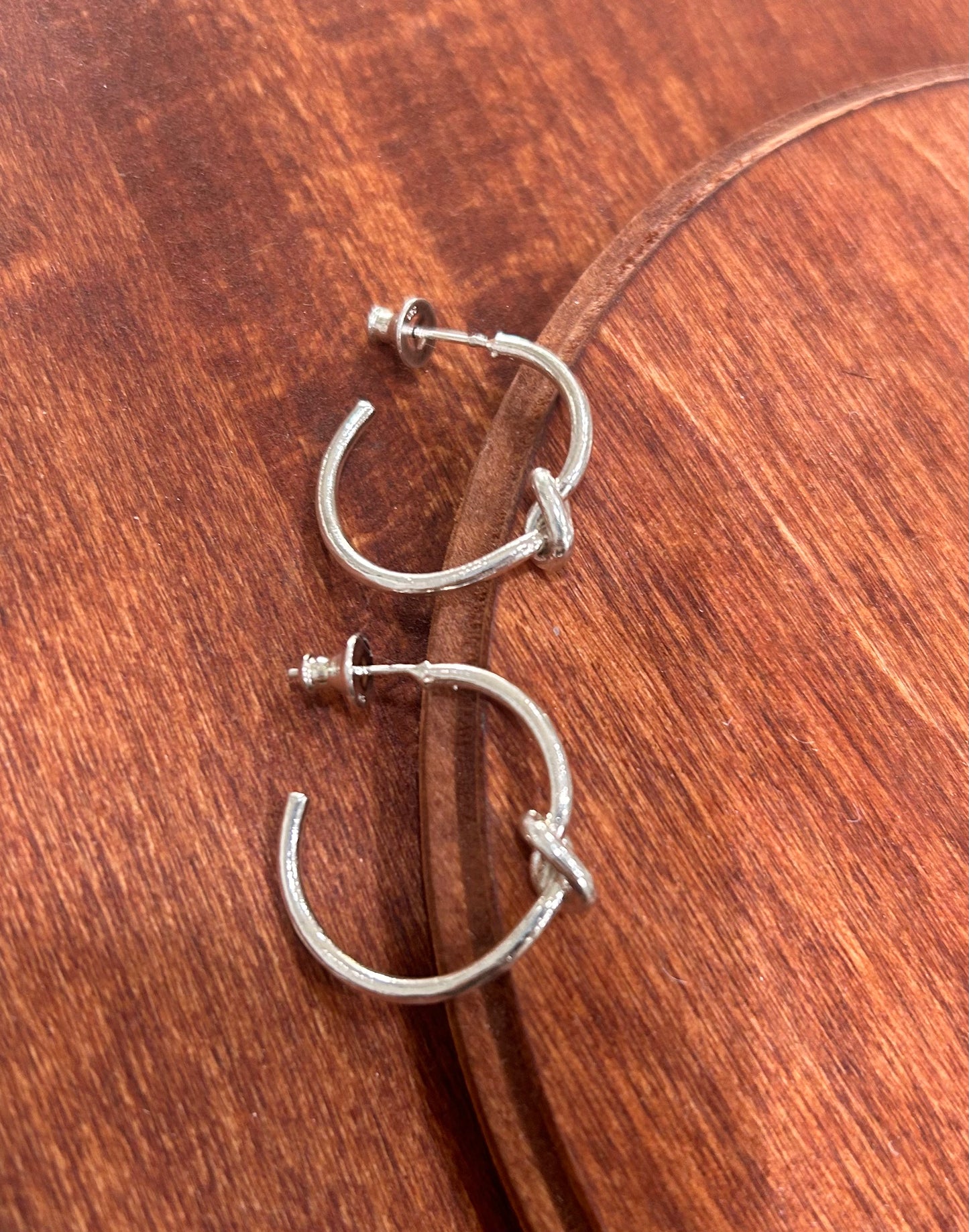 Knot Hoops