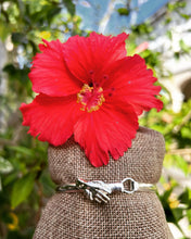 Load image into Gallery viewer, Friendship Hands Bracelet
