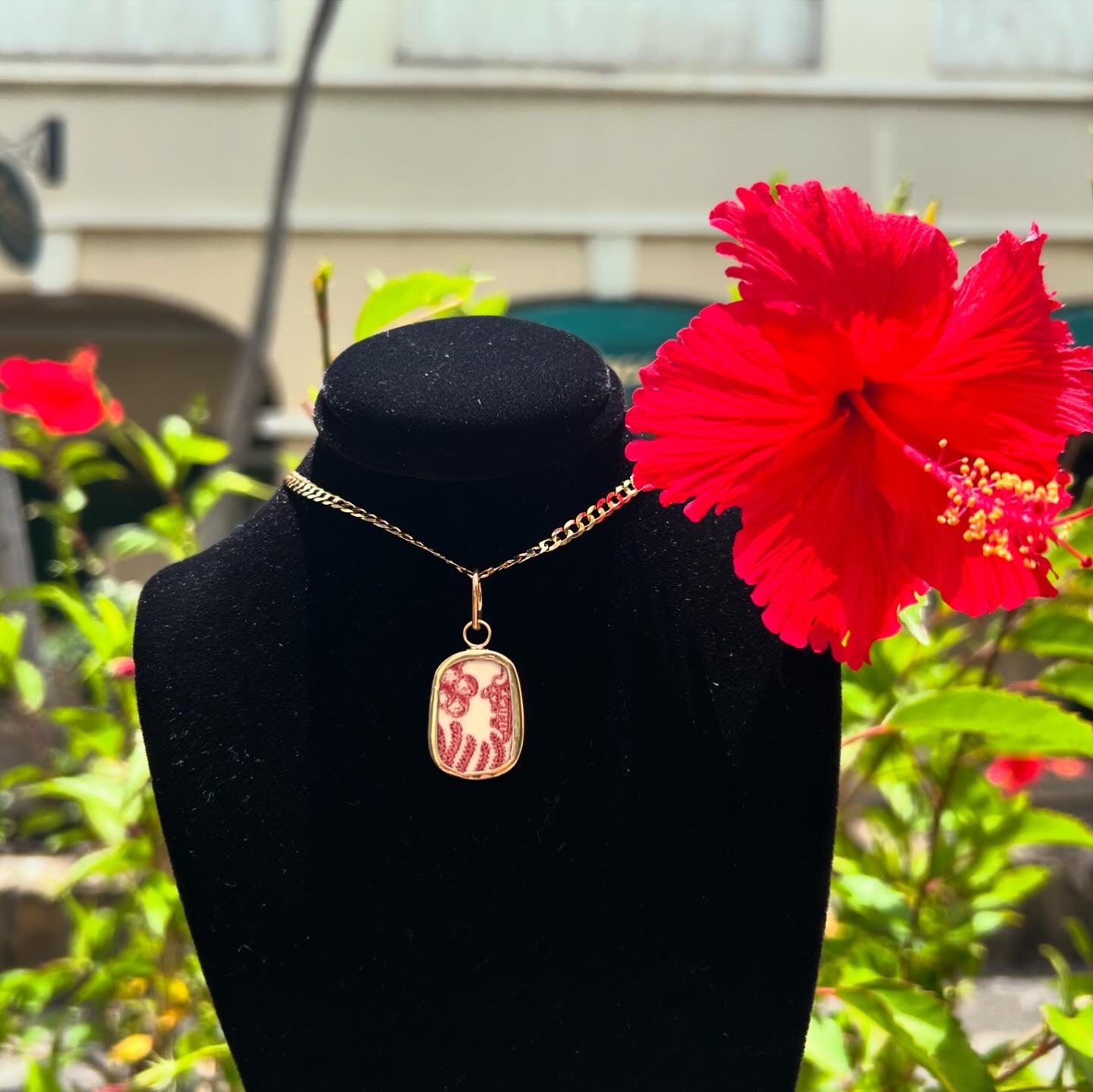 Red Redemption Gold Chaney Pendant