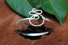 Load image into Gallery viewer, Twist &amp; Turn Bracelet
