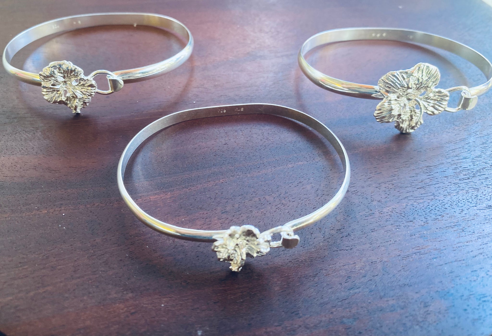 Hibiscus bracelet deals